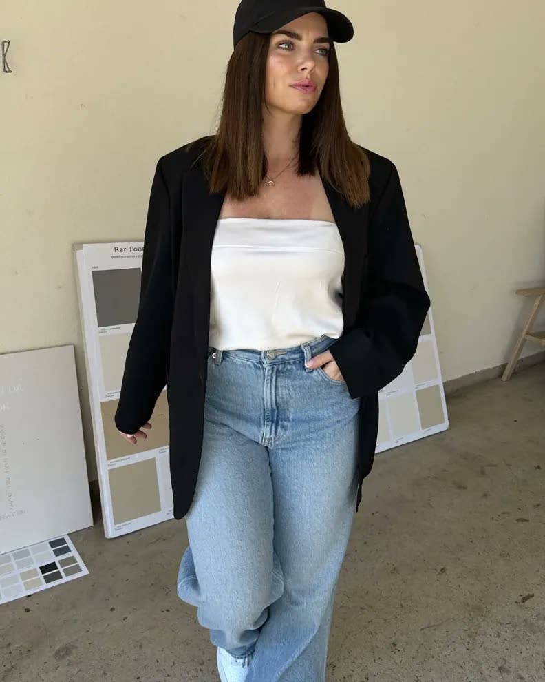Mariane mit Cap und Blazer